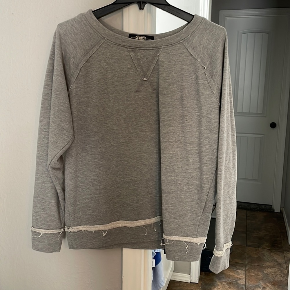 Grey sweat shirt